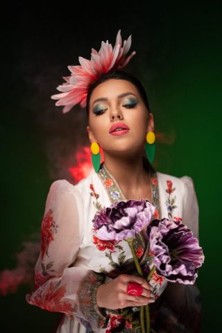 Roksana portret kobiety w kolorach